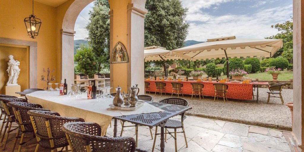 luxury villas with alfresco dining